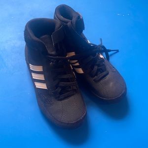Wrestling shoes